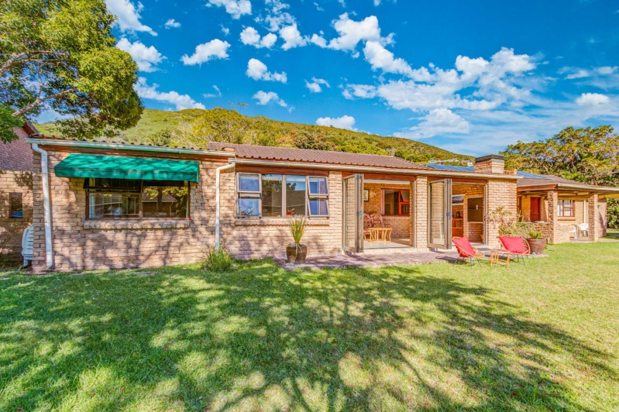 To Let 4 Bedroom Property for Rent in Brenton On Lake Western Cape